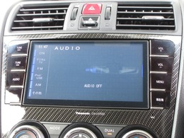 ナビゲーションはスバル純正メモリーナビ（CN-LR700D）を装着しております。AM、FM、CD、DVD再生、Bluetooth、音楽録音再生、フルセグTVがご使用いただけます。