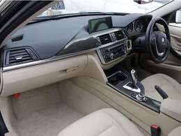 ■ライトベージュ革シート■シートヒーター■ウッドパネル■ナビ・HDDミュージック/CD/Bluetooth/DVD■地デジTV■バックカメラ■オートライト■ETC■