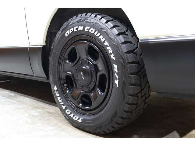 タイヤはTOYO　OPEN　COUNTORY　R/Tタイヤを装着しております。