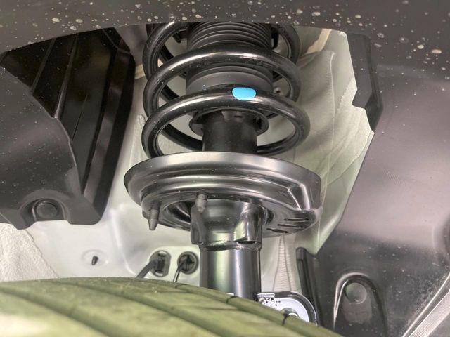 お車を安心してお乗りいただく為には、足回りの定期点検が欠かせません。サービスサポート（有償保証）では無料点検もご提供しており、安心のカーライフをお過ごしいただけるサポート体制が整っています。
