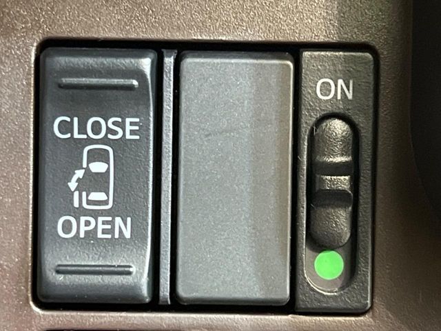 【パワースライドドア】スマートキーや運転席のスイッチでスライドドアの開閉が可能♪電動だから力を入れてドアを開ける必要が無く、小さいお子様でも、重い荷物を持っている時もラクに開け閉めできます♪
