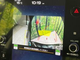 【サイド＆バックカメラ】停車・駐車時に死角になりがちな運転席から見えづらいサイドとリアの障害物を確認できます！雨天時や夜間などは特に活躍してくれるアイテムです。