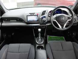 すっきりとしたCR-Zらしいデザインのダッシュ回り！フロントビューの視認性もよく運転しやすいと思います★