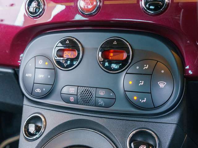 ■オートエアコン：設定温度に合わせて風量を自動調整されます。操作の煩わしさがなく、快適な車内空間の中ドライブをお楽しみ頂けます。