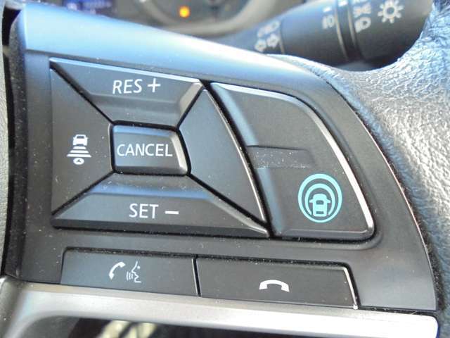 【プロパイロット】高速道路でのアクセル、ブレーキ、ステアリング操作をアシスト♪