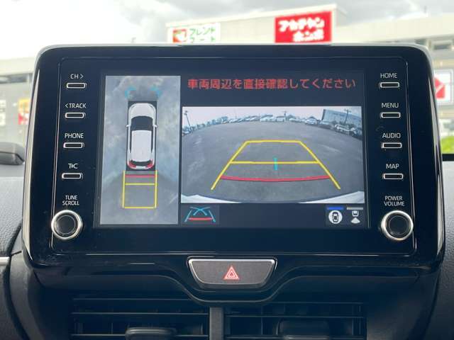 「パノラミックビューモニター」　車両の前後左右に搭載した4つのカメラにより、クルマを真上から見ているような映像を表示♪目が届きにくい箇所も確認できるため、いち早く障害物に気が付くことができます♪