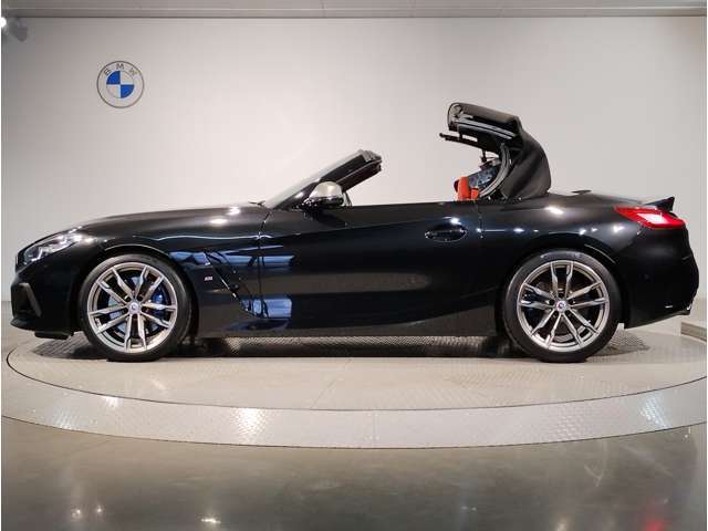 【拘りのFR】BMWが多く採用するFR車。ダイレクトでスポーティな加速感・シャープなハンドリングを実現。縦置きエンジンレイアウトにより、フラットで上質な乗り味です。
