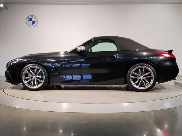 【拘りのFR】BMWが多く採用するFR車。ダイレクトでスポーティな加速感・シャープなハンドリングを実現。縦置きエンジンレイアウトにより、フラットで上質な乗り味です。