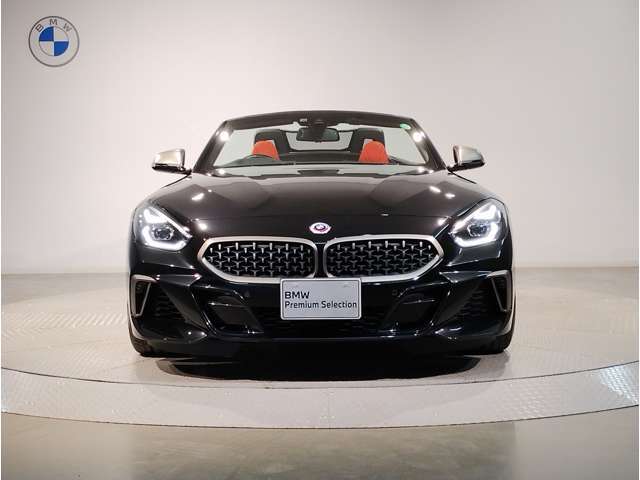【キドニーグリル】BMWは約90年もの間、ほぼ全ての車両にひと目でBMWだと分かるこの特徴的なフロントグリルが備えられ、デザイン・アイコンとして親しまれてきました。