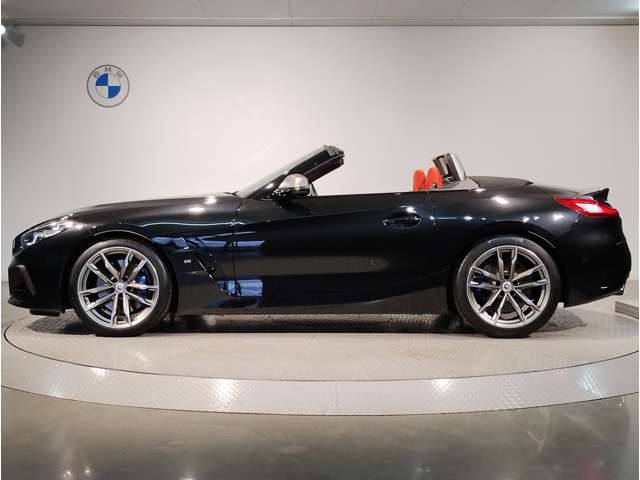 【拘りのFR】BMWが多く採用するFR車。ダイレクトでスポーティな加速感・シャープなハンドリングを実現。縦置きエンジンレイアウトにより、フラットで上質な乗り味です。
