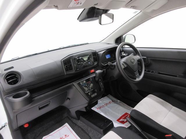ダイハツのお店では、ダイハツ車を知り尽くしたプロフェッショナルが、専用の診断機器を使って各システムを点検しております。