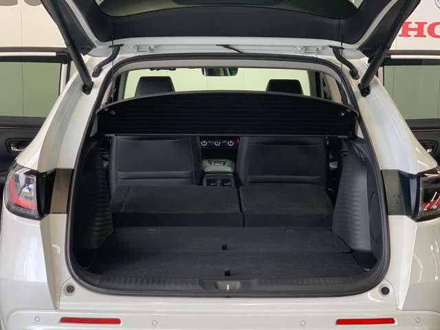 後列を収納すれば大型トランクに早変わり！段差も出来ず荷物の積み込みもラクラク♪