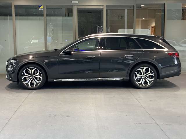 掲載車両以外にもグループ総数700台以上の在庫を保有しております。認定中古車専任セールスがお客様にピッタリの1台をお探し致します。遠隔地のお客様もお気軽にお問合せください。