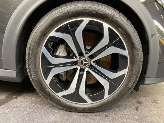 全国へのご納車を承っておりますので遠隔地のお客様にもご安心いただけます。（費用に関しましては、別途お見積りさせていただきます。）勿論、日本全国の正規ディーラーにて保証が受けられます。