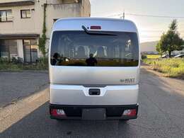 室内展示場を完備しておりますので、天候の悪い日でもゆっくりと車両をご覧下さい。