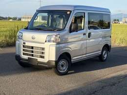 車両の品質管理は室内展示場を完備しておりますので、品質を保った状態の車両をご覧いただけます。