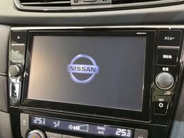 【純正大画面ナビ】人気の大型9インチナビを装備。存在感のある大画面はインパクト大！ナビ利用時のマップ表示は見やすく、テレビやDVDは臨場感がアップ！いつものドライブがグッと楽しくなります♪