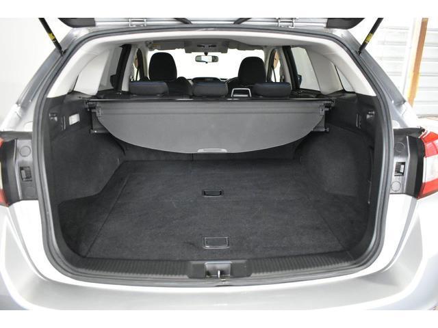 荷物室ドアは開口部も広く荷物の載せ降ろしも楽々です