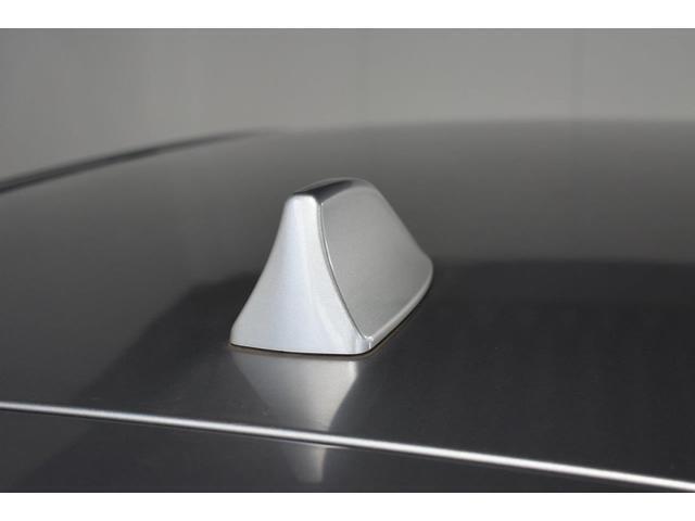 流行のシャークフィンラジオアンテナは、コンパクトに纏まります。