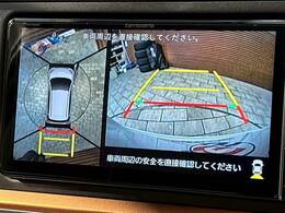 【パノラミックビューモニター】専用のカメラにより、上から見下ろしたような視点で360度クルマの周囲を確認することができます☆死角部分も確認しやすく、狭い場所での切り返しや駐車もスムーズに行えます。