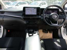 電気自動車ならではのe-POWER専用コクピット。未体験のドライブが始まる予感に満ちています。