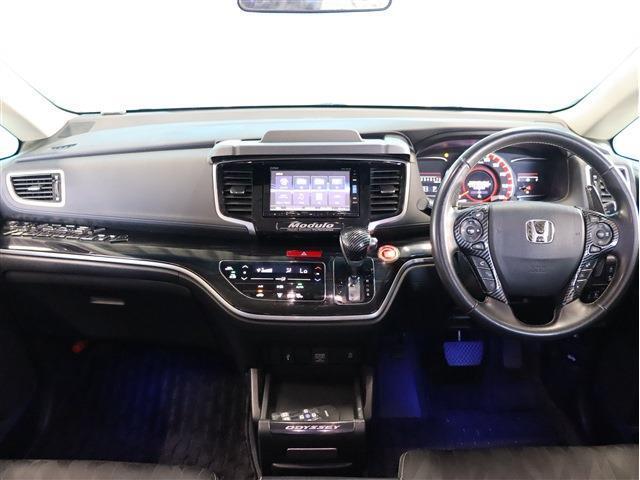 インパネ周りの使用感も少なく、状態の良いお車です！ご不明点やご来店のお際は是非お電話でご連絡下さい！