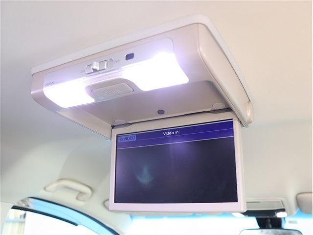 【後席モニター】後席でのテレビ・DVD鑑賞が可能な為、長距離ドライブなどで飽きません！！