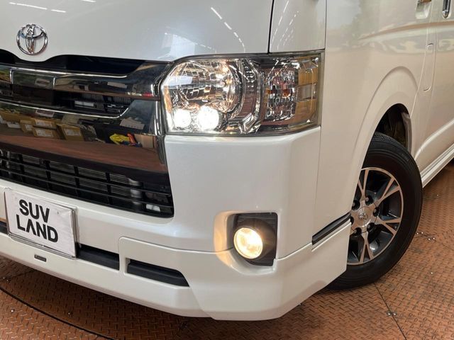 【LEDヘッドライト】悪天候や夜間走行時も良好な視界を確保し安心して運転できる高輝度LEDヘッドライトを装備！点灯速度が早く、消費電力も抑えられています。