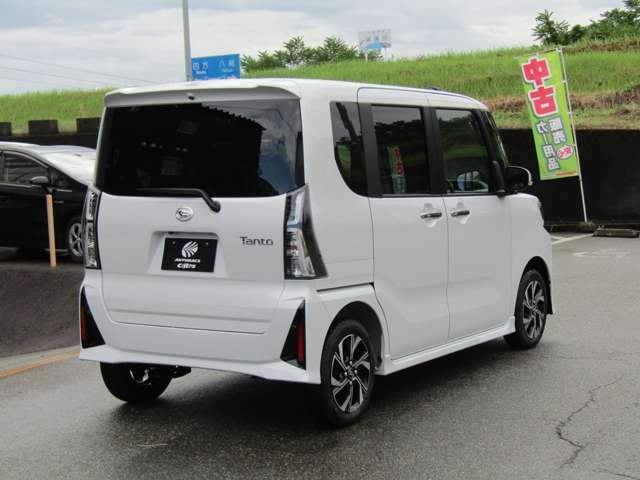 全国でも珍しいオートバックスに併設した富山の車販売・車買取の専門店です。新車・中古車・登録済未使用車などなんでもOK！当店のスタッフはカー用品の知識、クルマの知識も豊富ですのでお気軽にお声がけください。