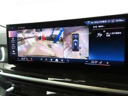 リアビューカメラ。ガイドラインとパークディスタンスコントロールで安全に車庫入れ可能。