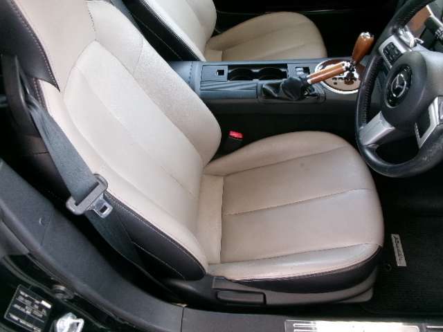中古車両なので経年による使用感などはございますが、まだまだ問題ありません。前オーナー様が大切に乗られていた事が伺えます。