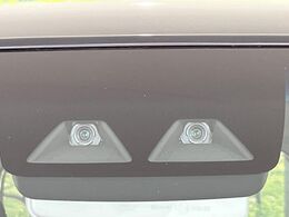 【スマートアシスト】走行中に前方の車両等を認識し、衝突しそうな時は警報とブレーキで衝突回避と被害軽減をアシスト。より安全にドライブをお楽しみいただけます。