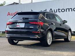 17AW　バーチャルコックピット　LEDヘッドライト　電動シート　リヤビューカメラ　アダプティブクルコン　サイド＆レーンアシスト　シートヒーター　コーナーセンサー　スマートフォンインターフェイス