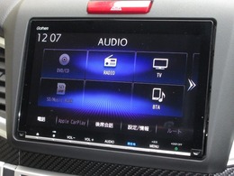 ナビゲーションはギャザズ8インチメモリーナビ（VXM-187VFEi）を装着しております。AM、FM、CD、DVD再生、Bluetooth、音楽録音再生、フルセグTVがご使用いただけます。