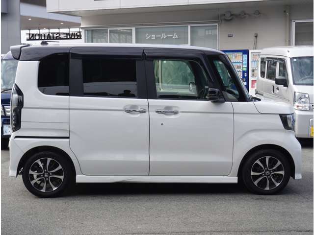 【KMGホールディングスとは】西日本で約80店舗を運営しています☆70年以上自動車を販売してきたノウハウでお客さまの車選びを大切にサポートさせていただきます☆是非質の高い接客を体験してみてくださいね☆