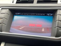 ●ガイドライン付きバックカメラ：不安な駐車もこれで安心！ガイドライン付きなので狭い箇所での駐車もラクラクです！