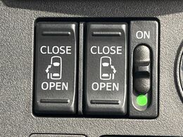 【両側パワースライドドア】スマートキーや運転席のスイッチで後席両側スライドドアの開閉が可能♪電動だから力を入れてドアを開ける必要が無く、小さなお子様でも簡単に開け閉めでき快適です♪