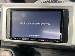 【フルセグTV付ナビゲーション】使いやすいナビで目的地までしっかり案内してくれます。各種オーディオ再生機能も充実しており、お車の運転がさらに楽しくなります！！