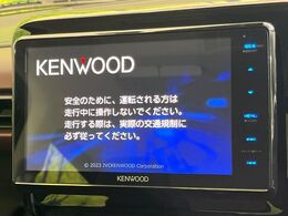 【ナビゲーション】目的地までしっかり案内してくれる使いやすいナビ。Bluetooth接続すればお持ちのスマホやMP3プレイヤーの音楽を再生可能！毎日の運転がさらに楽しくなります！！