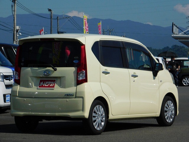 弊社は自動車（新車・中古車)の販売だけではなく、自社整備工場1カ所、鈑金工場2カ所を所有しております。