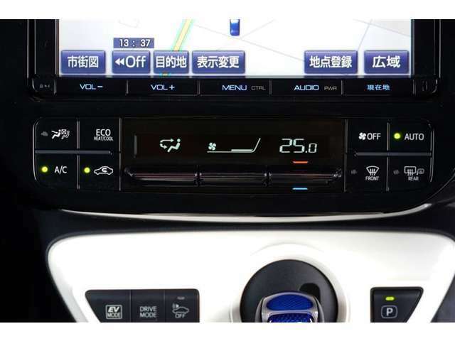 【エアコンまわり】　各操作スイッチなども使いやすい位置に配置されています。