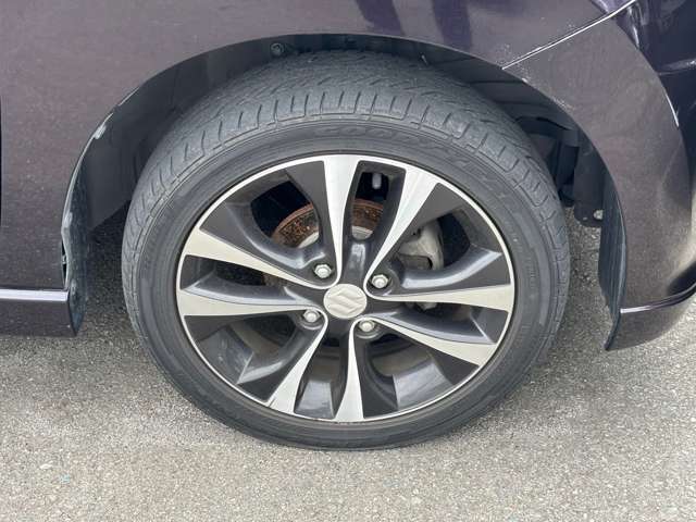 展示車両に関しましても、全ての取り扱いの車に対して厳しくチェックしております。