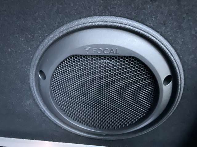 フォーカルスピーカー搭載