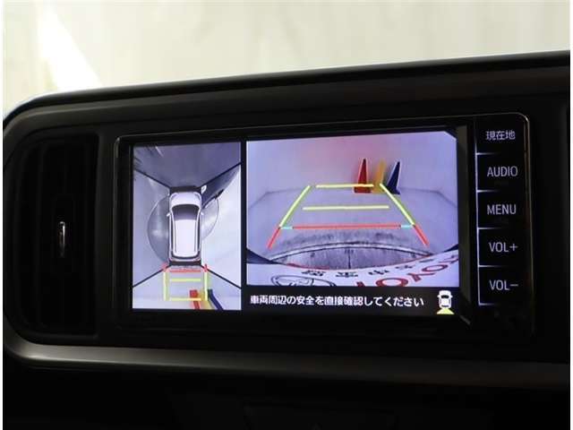 車体の前後左右に設置されたカメラにより、リアルタイムで安全確認ができるところが大きな魅力。十字路や駐車場、狭い路地での走行など、死角ができやすい場面で力を発揮します。