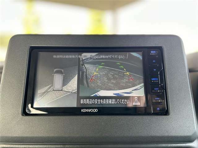 ケンウッド製SDナビ付き。Bluetoothも付いていますし、フルセグでテレビも見れて、CD・DVDの再生もできます。品番MDV-S710W