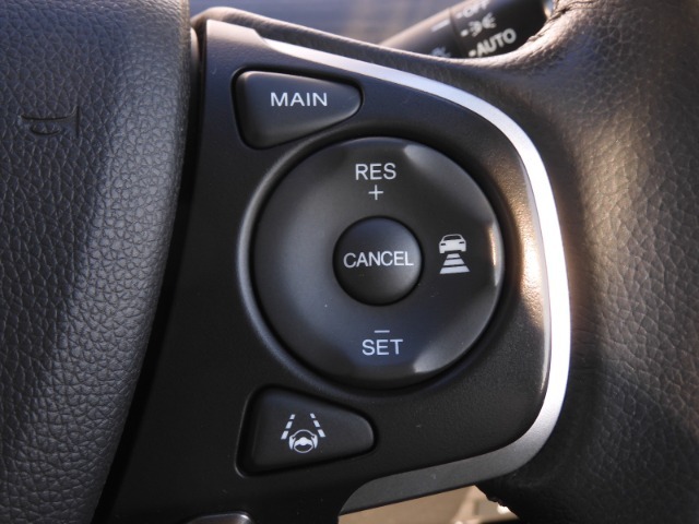 ◆アダプティブクルーズコントロール◆予め設定した車速内でクルマが自動的に加減速。前走車との適切な車間距離を維持しながら追従走行します。【LKAS】車線維持支援システムでステアリング操作を支援。