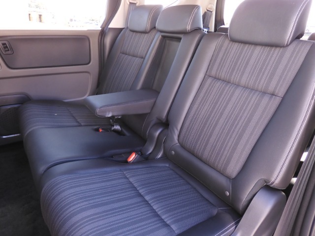 ◆ゆったり座れる大型で上質なシート。ゆとりのサイズと十分な厚みで豊かな座り心地を生み、ロングドライブでも疲れにくいシートです。