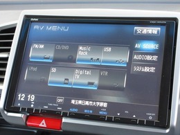 ナビゲーションはギャザズ9インチメモリーナビ(VXM-135VFN)が装着されております。AM、FM、CD、DVD再生、音楽録音再生、フルセグTVがご使用いただけます。