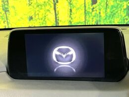 【純正ナビ】人気の純正ナビを装備しております。ナビの使いやすさはもちろん、オーディオ機能も充実！キャンプや旅行はもちろん、通勤や買い物など普段のドライブも楽しくなるはず♪