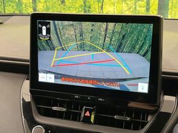 【バックカメラ】駐車時に後方がリアルタイム映像で確認できます。大型商業施設や立体駐車場での駐車時や、夜間のバック時に大活躍！運転スキルに関わらず、今や必須となった装備のひとつです！